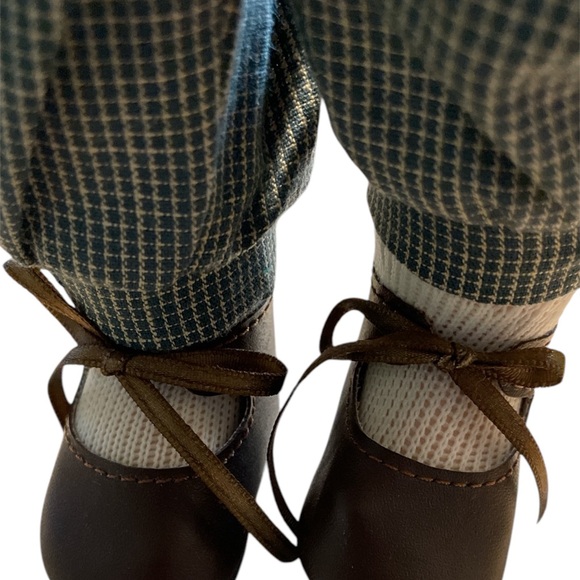 Fayzah Spanos Annual Edition porcelain Doll with Blonde Hair and plaid Outfit. - Picture 5 of 6